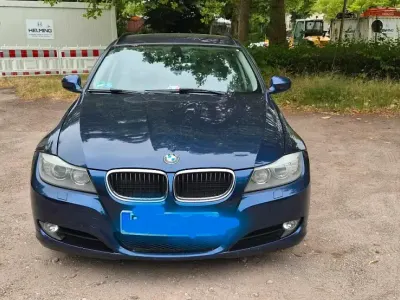 Gebraucht BMW 320 163 PS (119 kW) 2011 Blau Kombi