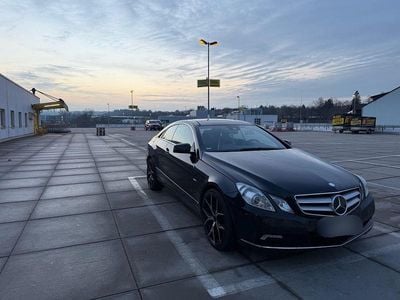 Gebraucht Mercedes E350 265 PS (194 kW) 2010 Schwarz Coupé