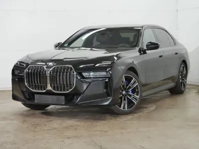 Gebraucht BMW 740 Executive 299 PS (219 kW) 2025 Saphirschwarz Limousine