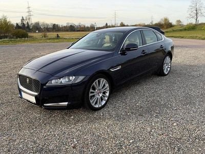 Blau Gebraucht 2016 Jaguar XF Limousine | 11.900 € (Guter Preis)