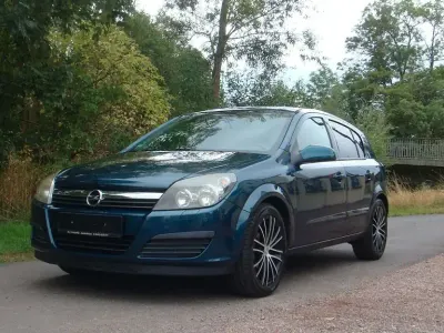 Gebraucht Opel Astra Edition 105 PS (77 kW) 2007 Grün Limousine