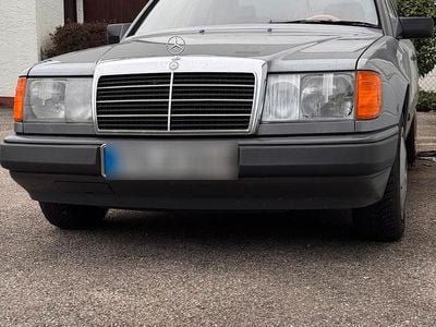 Grau Gebraucht 1987 Mercedes E230 Limousine | 2.700 €