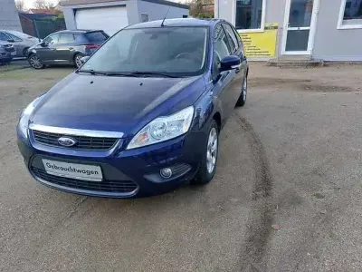Gebraucht Ford Focus Viva 101 PS (74 kW) 2010 Ink blue Kleinwagen