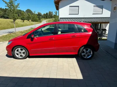 Gebraucht Mercedes B200 136 PS (100 kW) 2007 Rot Van / Kleinbus