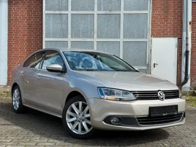 Używany VW Jetta Highline 160 KM (117 kW) 2014 Srebrny Sedan/Limuzyna