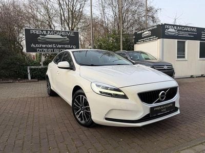 Gebraucht Volvo V40 Momentum 122 PS (89 kW) 2019 Weiß Limousine