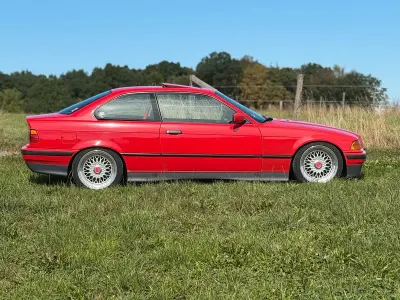 Gebraucht BMW 325 M Sport 192 PS (141 kW) 1993 Rot Coupé