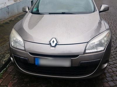 Gebraucht Renault Mégane 102 PS (75 kW) 2009 Gold Limousine