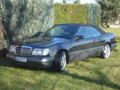 Gebraucht Mercedes E200 136 PS (100 kW) 1995 Schwarz Cabrio