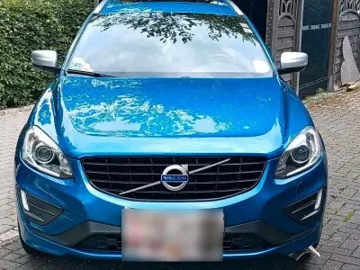 Gebraucht Volvo XC60 R-Design Momentum 190 PS (139 kW) 2017 Blau SUV