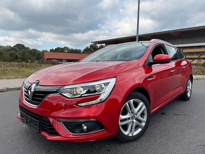 Gebraucht Renault Mégane GrandTour Business 132 PS (97 kW) 2018 Rot Kombi