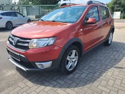 Gebraucht Dacia Sandero Prestige 90 PS (66 kW) 2014 Rot Limousine