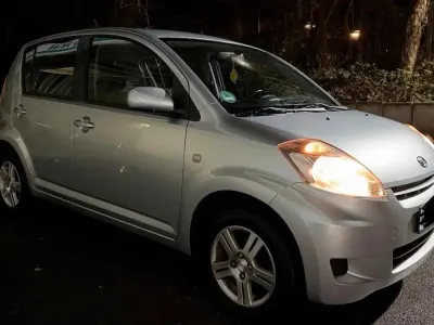 Gebraucht Daihatsu Sirion 91 PS (66 kW) 2009 Silber Kleinwagen