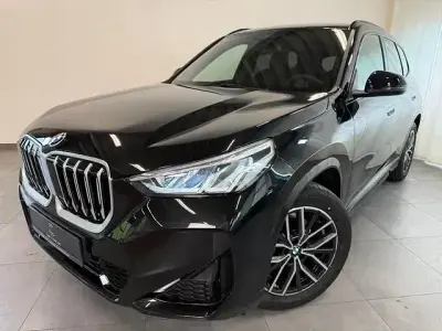 Neu BMW X1 M Sport 136 PS (100 kW) 2025 Saphir schwarz metallic SUV