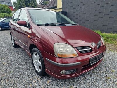 Nissan Almera Tino