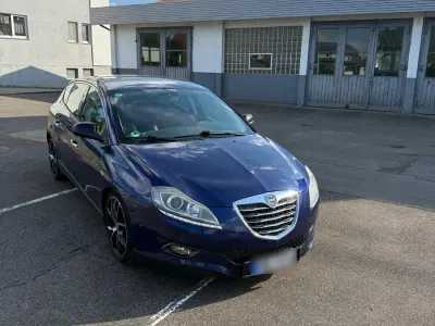 Usata Lancia Delta 190 CV (139 kW) 2011 Blu Utilitaria