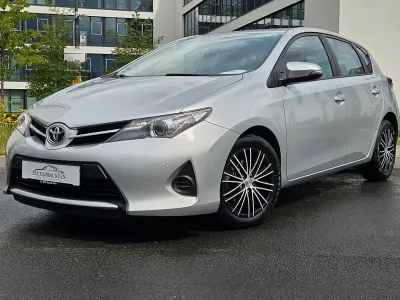 Brugt Toyota Auris Cool 99 HK (72 kW) 2015 Sølv Sedan