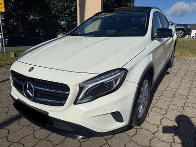 Weiß Gebraucht 2015 Mercedes GLA250 SUV | 15.490 € (Fairer Preis)