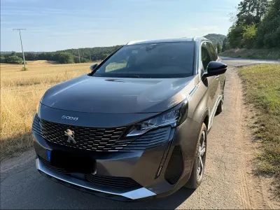 Gebraucht Peugeot 5008 Allure 131 PS (96 kW) 2023 Grau SUV