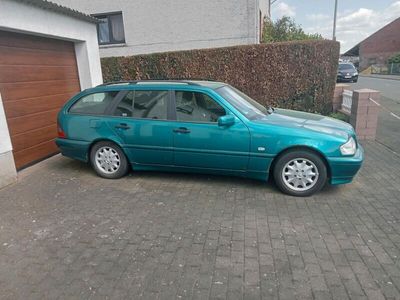 gebraucht Mercedes C180 Kombi 1.Hd. Klima,AHK, org.Kat