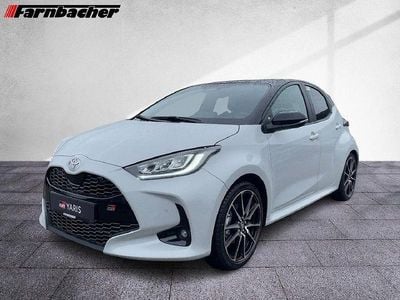 Neu Toyota Yaris Hybrid Sport 131 PS (96 kW) 2025 Grau Limousine