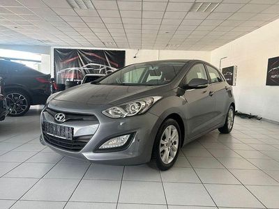 Gebraucht Hyundai i30 Trend 99 PS (72 kW) 2015 Grau Limousine