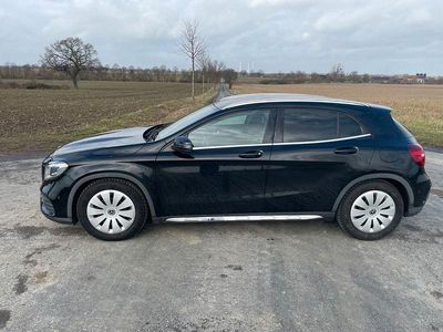 Second-hand Mercedes GLA180 AMG line 109 CP (80 kW) 2017 Negru SUV