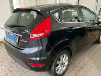 Gebraucht Ford Fiesta Ghia 101 PS (74 kW) 2009 Pantherschwarz metallic Kleinwagen
