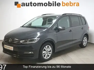 Gebraucht VW Touran Comfortline 150 PS (110 kW) 2023 Uranograu Van / Kleinbus