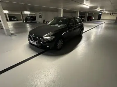 Gebraucht BMW 116 Advantage 109 PS (80 kW) 2015 Schwarz Kleinwagen