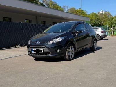 Usata Ford Fiesta Champions Edition 82 CV (60 kW) 2012 Nero Utilitaria