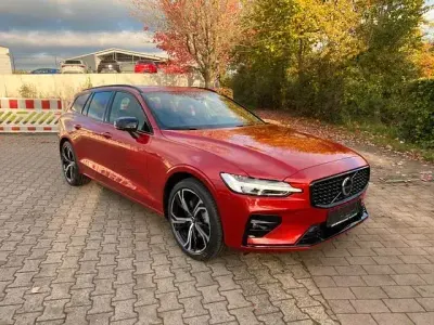 Gebraucht Volvo V60 Plus 197 PS (144 kW) 2024 Rot Kombi