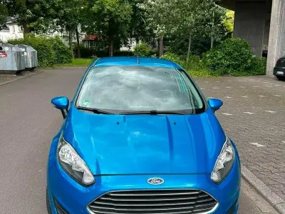 Gebraucht Ford Fiesta Ambiente 95 PS (69 kW) 2013 Blau Kleinwagen