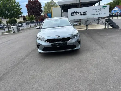 Gebraucht Kia Ceed 136 PS (100 kW) 2019 Silber Kleinwagen