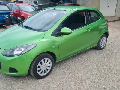 Gebraucht Mazda 2 75 PS (55 kW) 2010 Grün Kleinwagen