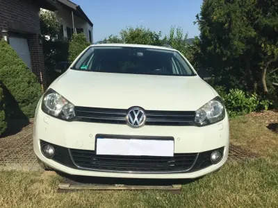 Gebraucht VW Golf VI Style 105 PS (77 kW) 2011 Weiß Kleinwagen