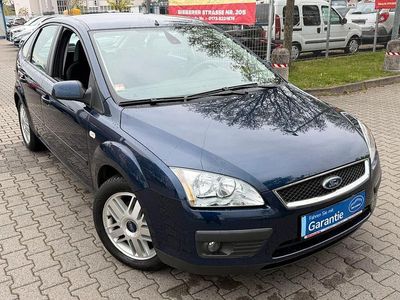 Brugt Ford Focus Ghia 116 HK (85 kW) 2005 Blå Sedan