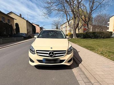 Usata Mercedes 200 136 CV (100 kW) 2019 Beige Monovolume