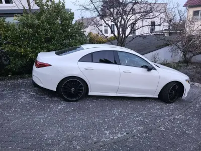 Gebraucht Mercedes CLA200 Business 224 PS (164 kW) 2023 Weiß Coupé