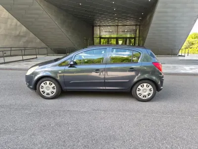 Usado Opel Corsa 80 HP (58 kW) 2007 Azul Citadino