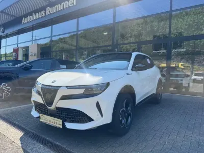 Neu Alfa Romeo Junior 145 PS (106 kW) 2026 Weiß SUV
