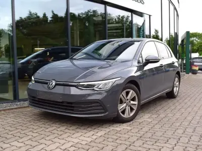Gebraucht VW Golf VIII Life 150 PS (110 kW) 2023 Grau Limousine