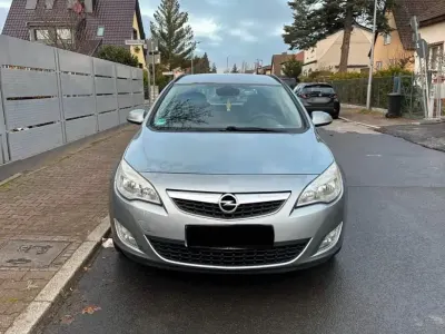Używany Opel Astra Sport 110 KM (80 kW) 2011 Srebrny Kombi