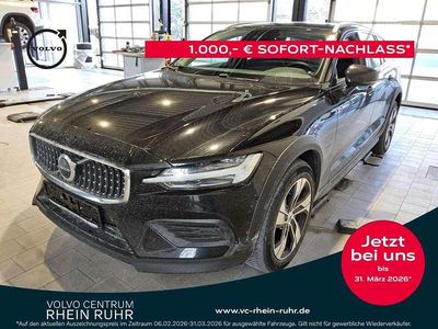 Schwarz onyx black / metallic Gebraucht 2024 Volvo V60 CC Plus Kombi | 39.950 € (Fairer Preis)