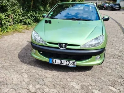 Gebraucht Peugeot 206 CC 109 PS (80 kW) 2003 Grün Cabrio