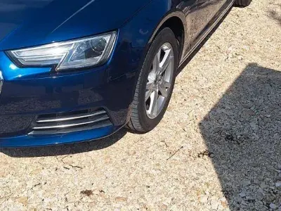Gebraucht Audi A4 Sport 150 PS (110 kW) 2017 Blau Limousine