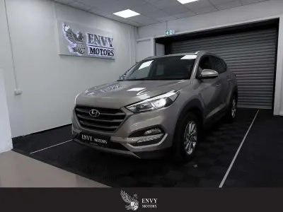 Gebraucht Hyundai Tucson Intro Edition 136 PS (100 kW) 2015 Weiß SUV