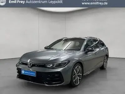 Gebraucht VW Passat R-line 193 PS (141 kW) 2024 Diabasgrau metallic grena Kombi