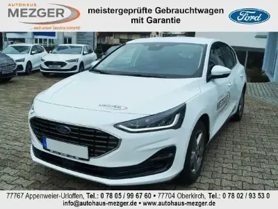 Używany Ford Focus Titanium 125 KM (91 kW) 2022 Biały Sedan/Limuzyna