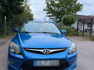 Gebraucht Hyundai i30 Classic 109 PS (80 kW) 2010 Blau Limousine